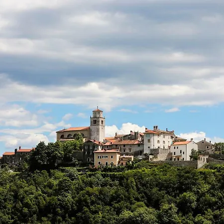 アパート Moscenice